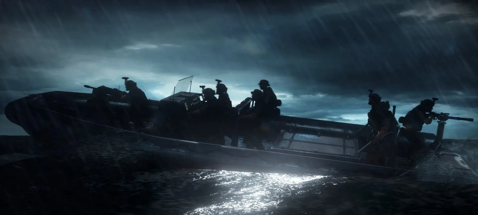Medal of Honor Warfighter Server mieten: ein Spezialkommando fährt auf einem Kanonenboot durch eine stürmische Nacht auf See, als Silhouette vor den Wolken